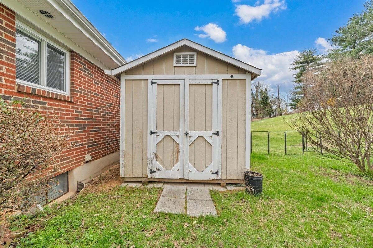 3807 Troutland AVE - Photo 29