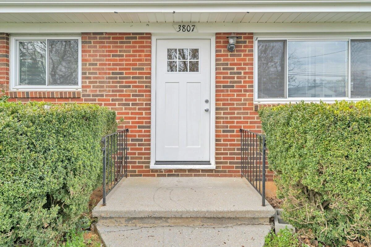 3807 Troutland AVE - Photo 3