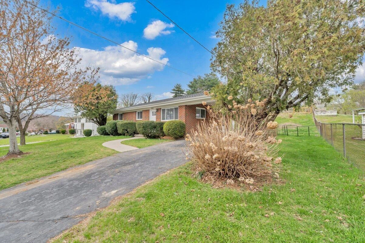 3807 Troutland AVE - Photo 35