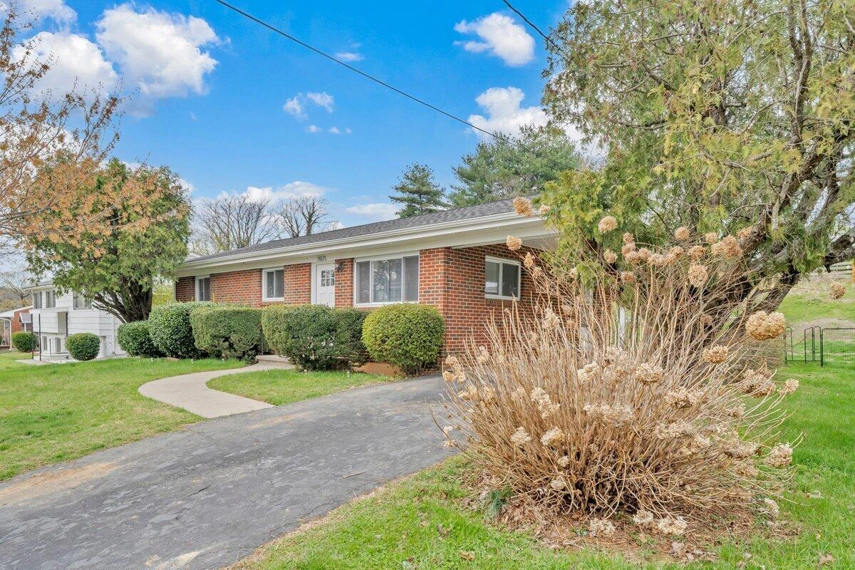 3807 Troutland AVE - Photo 36