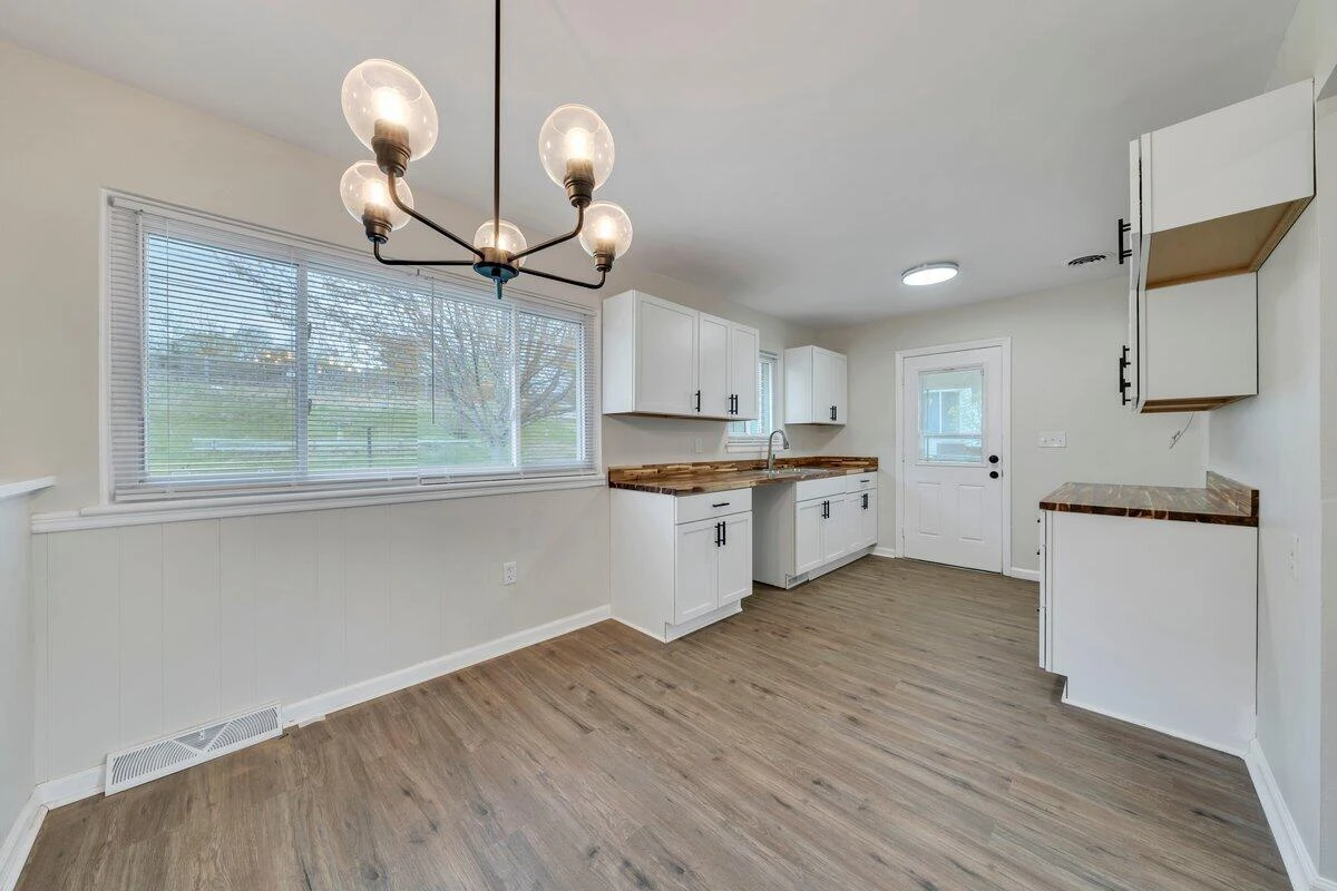 3807 Troutland AVE - Photo 9