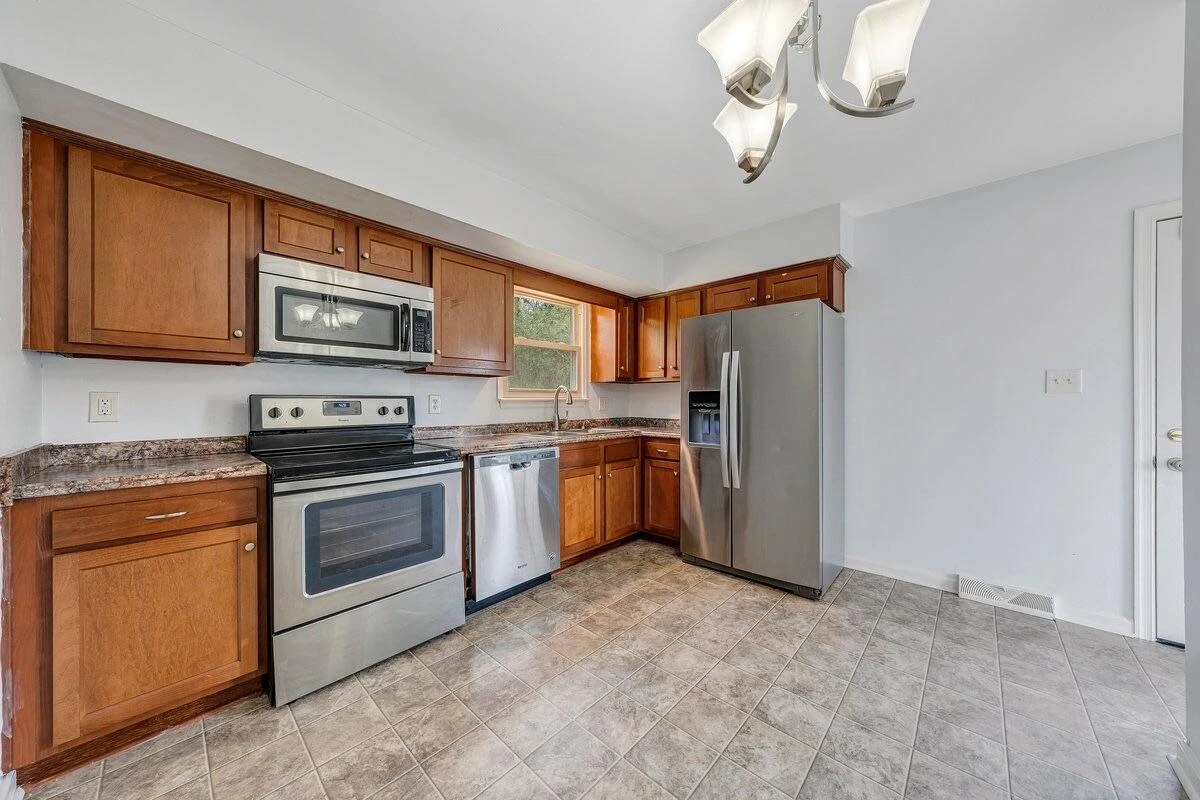 756 Kenyon RD - Photo 12
