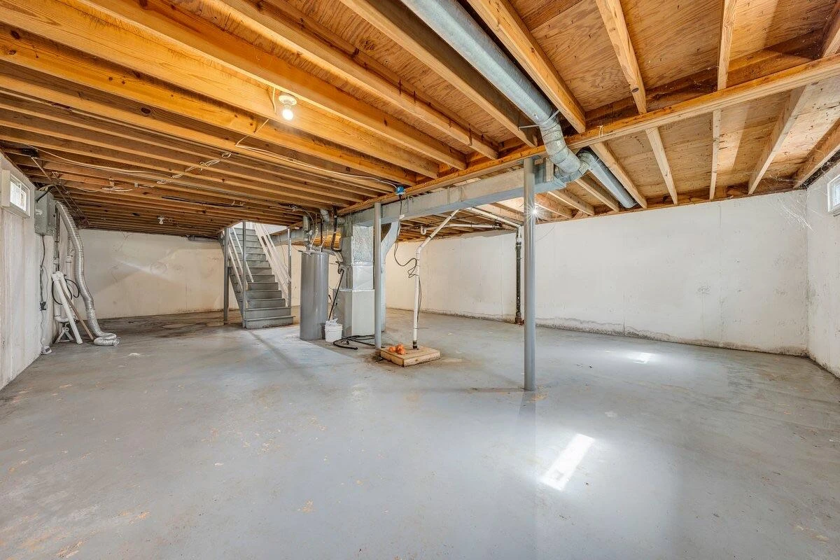 756 Kenyon RD - Photo 14