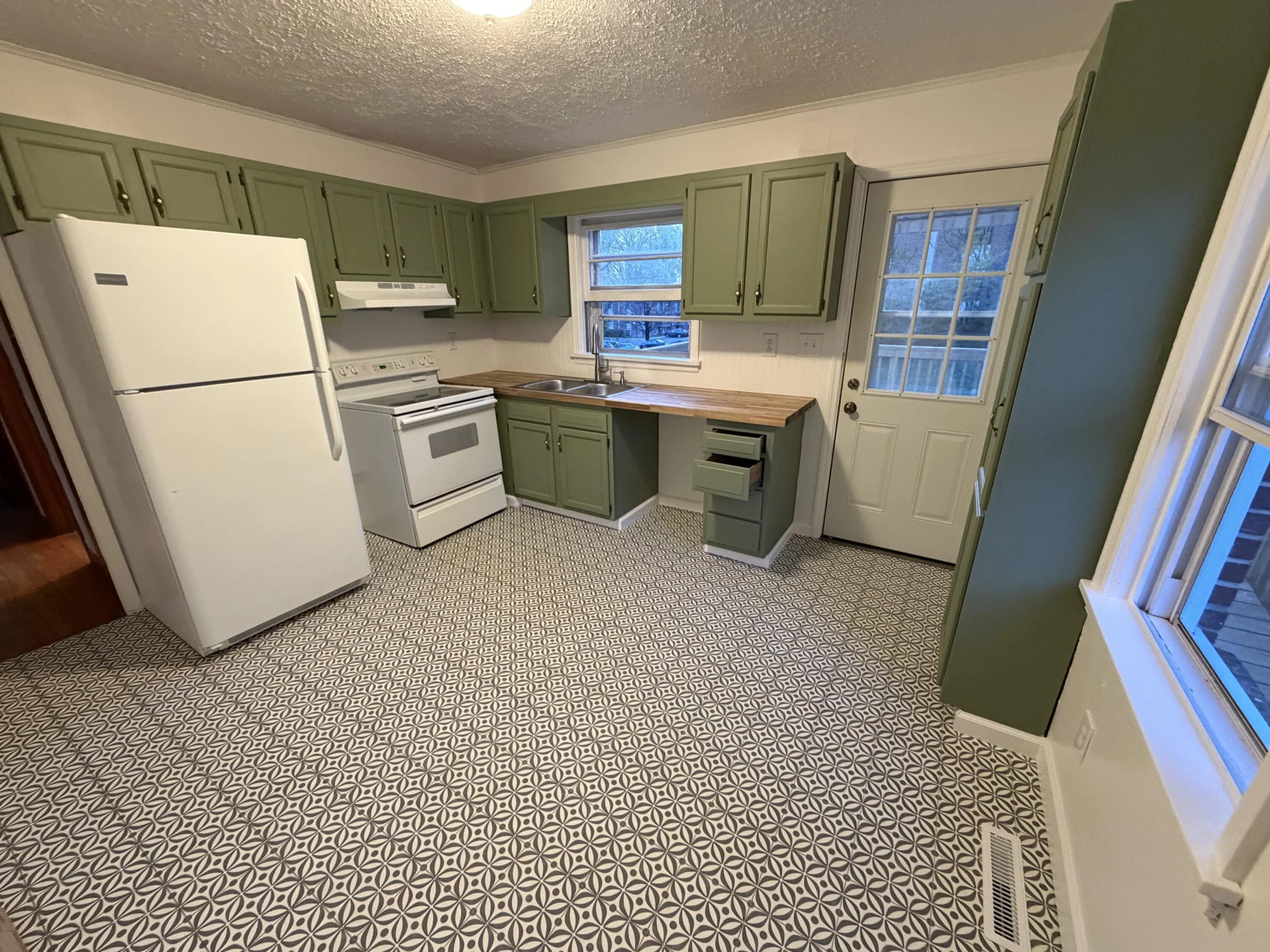 215 Barnett RD - Photo 5