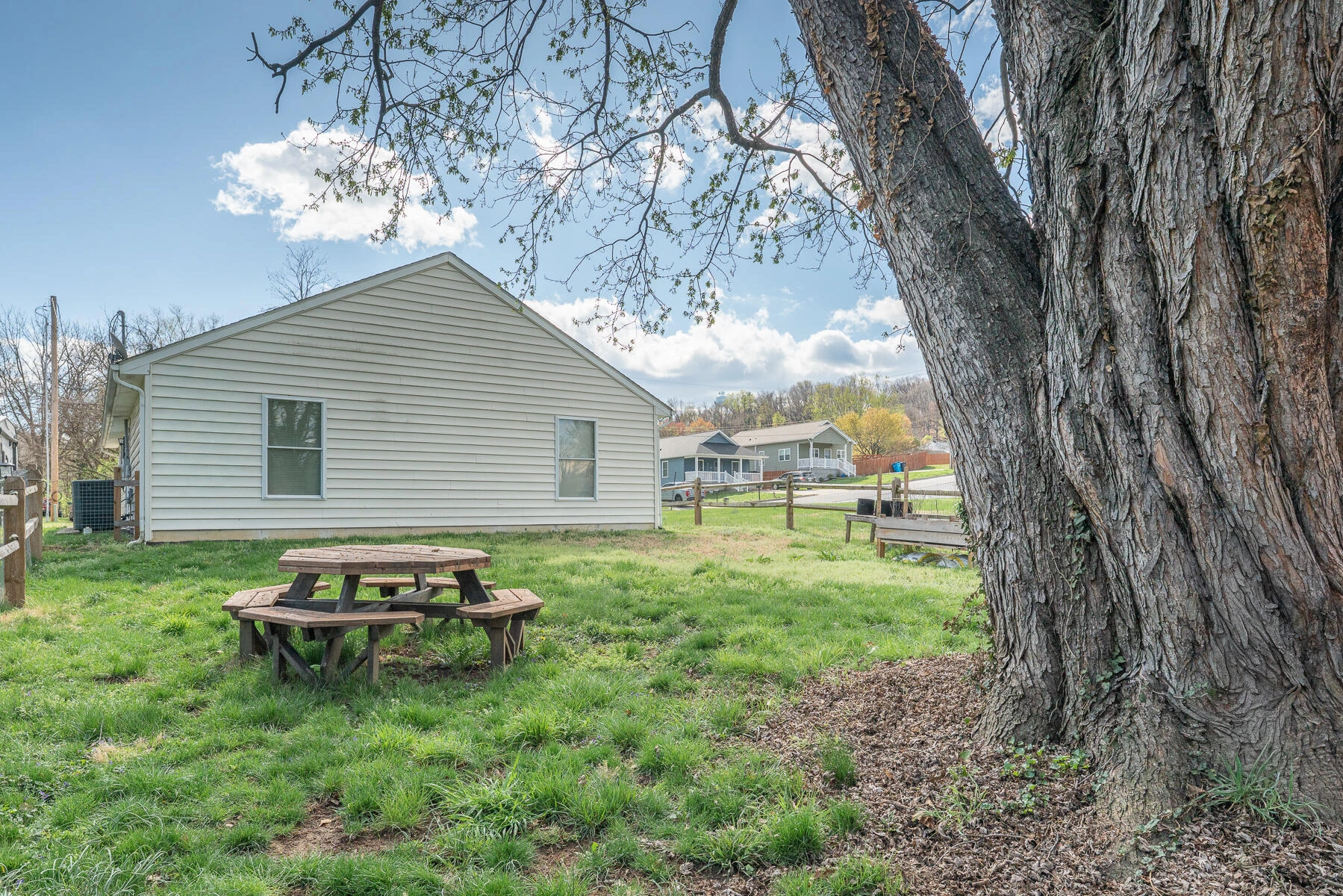 1729 Marvin ST - Photo 4