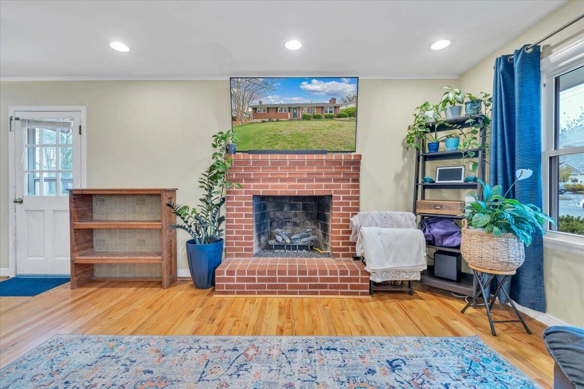 727 Plantation CIR - Photo 13