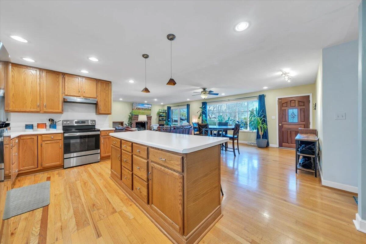 727 Plantation CIR - Photo 20