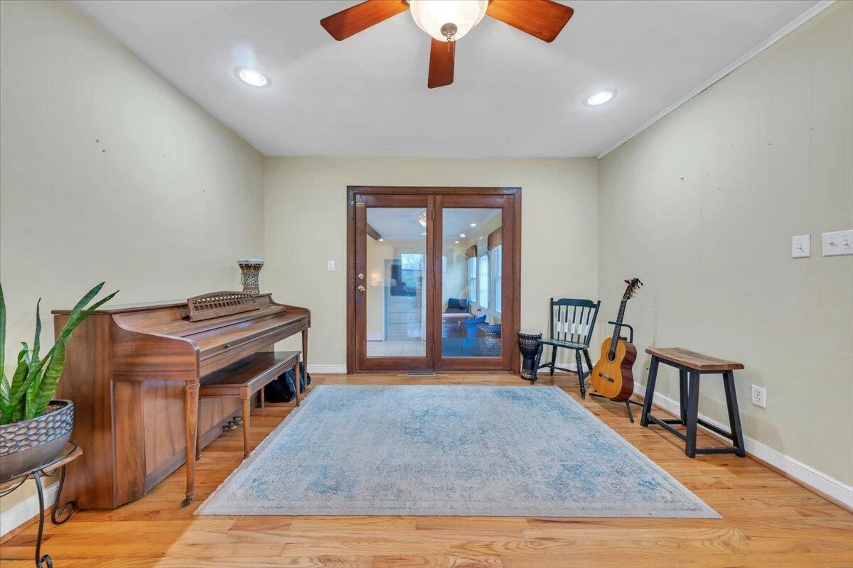 727 Plantation CIR - Photo 22