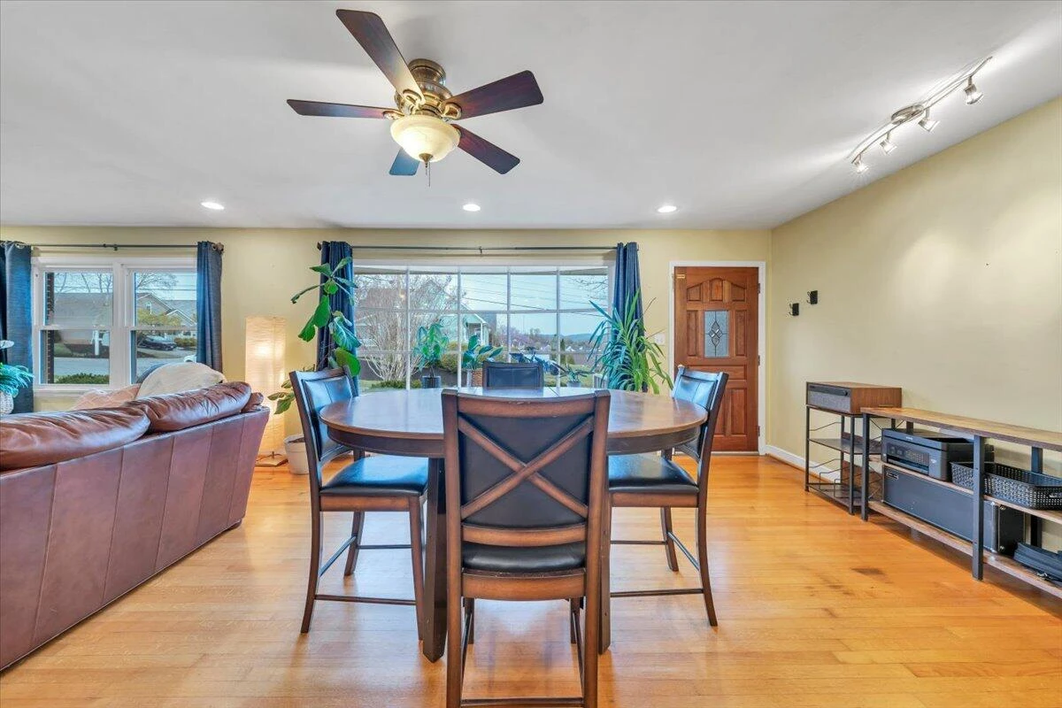 727 Plantation CIR - Photo 10