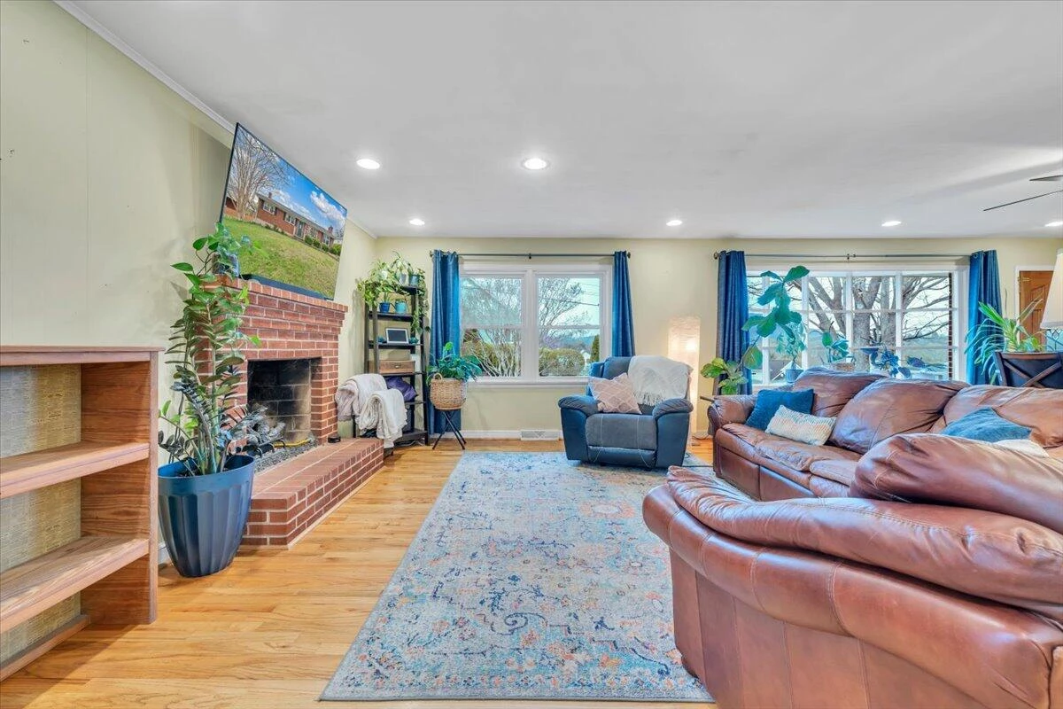 727 Plantation CIR - Photo 12