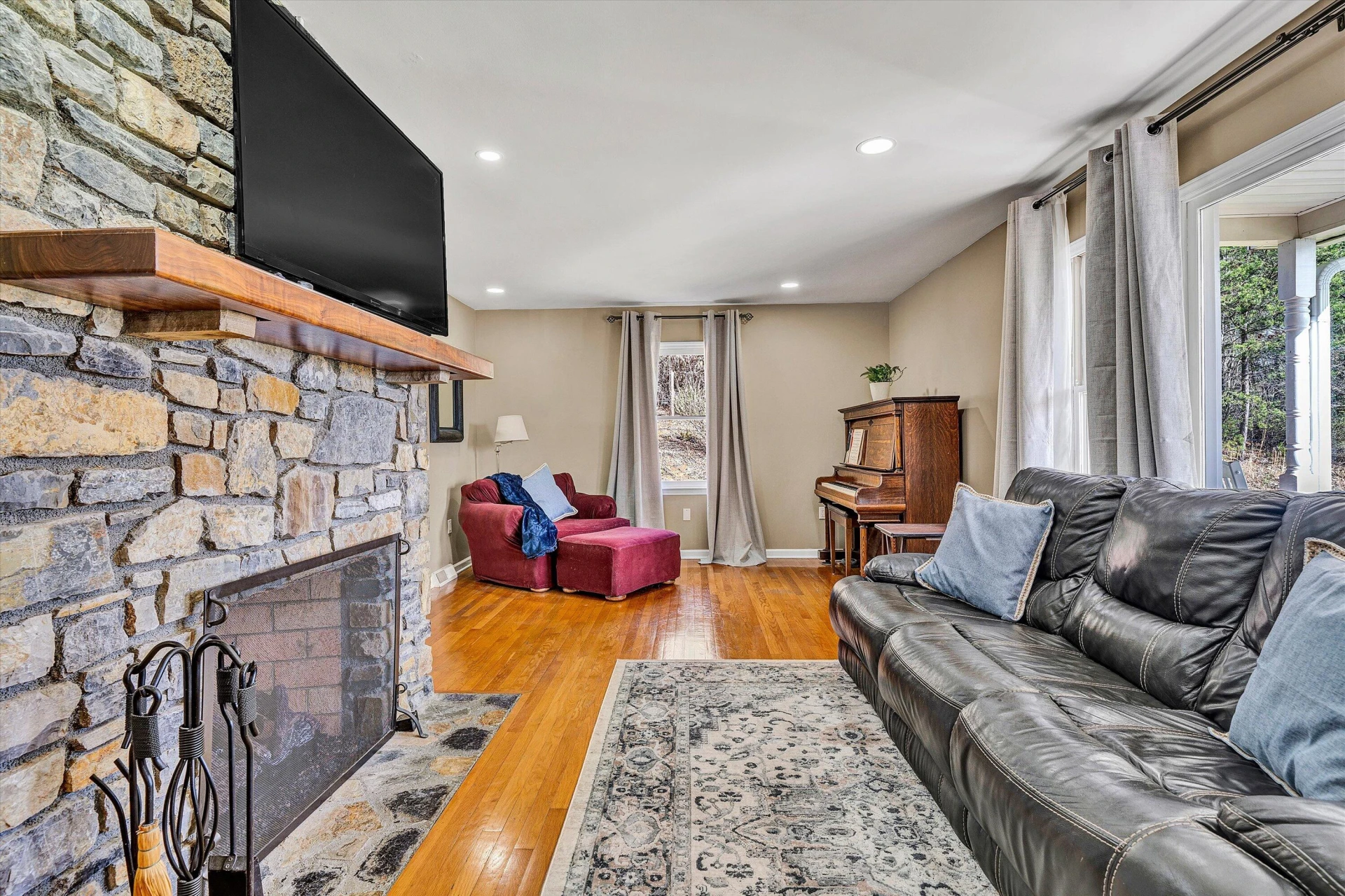 1488 HENRY RD - Photo 10