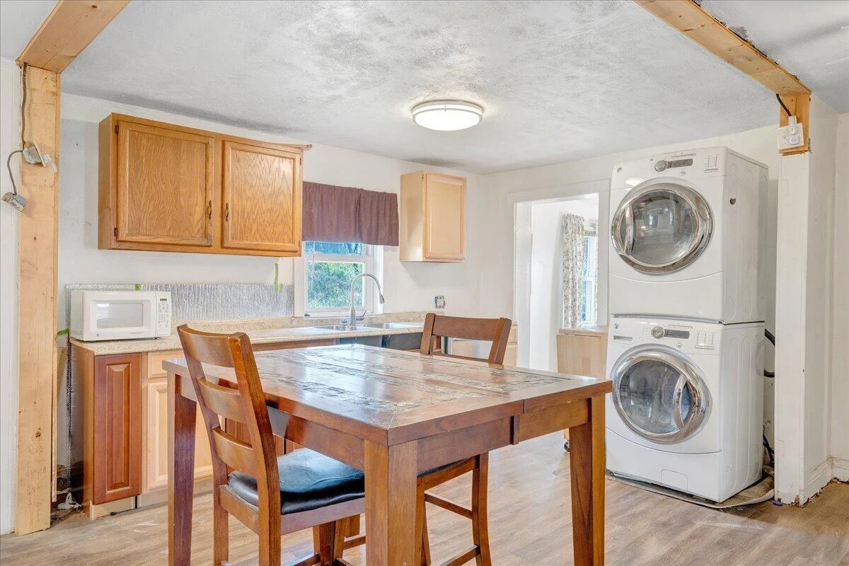 1433 Gladstone AVE - Photo 12