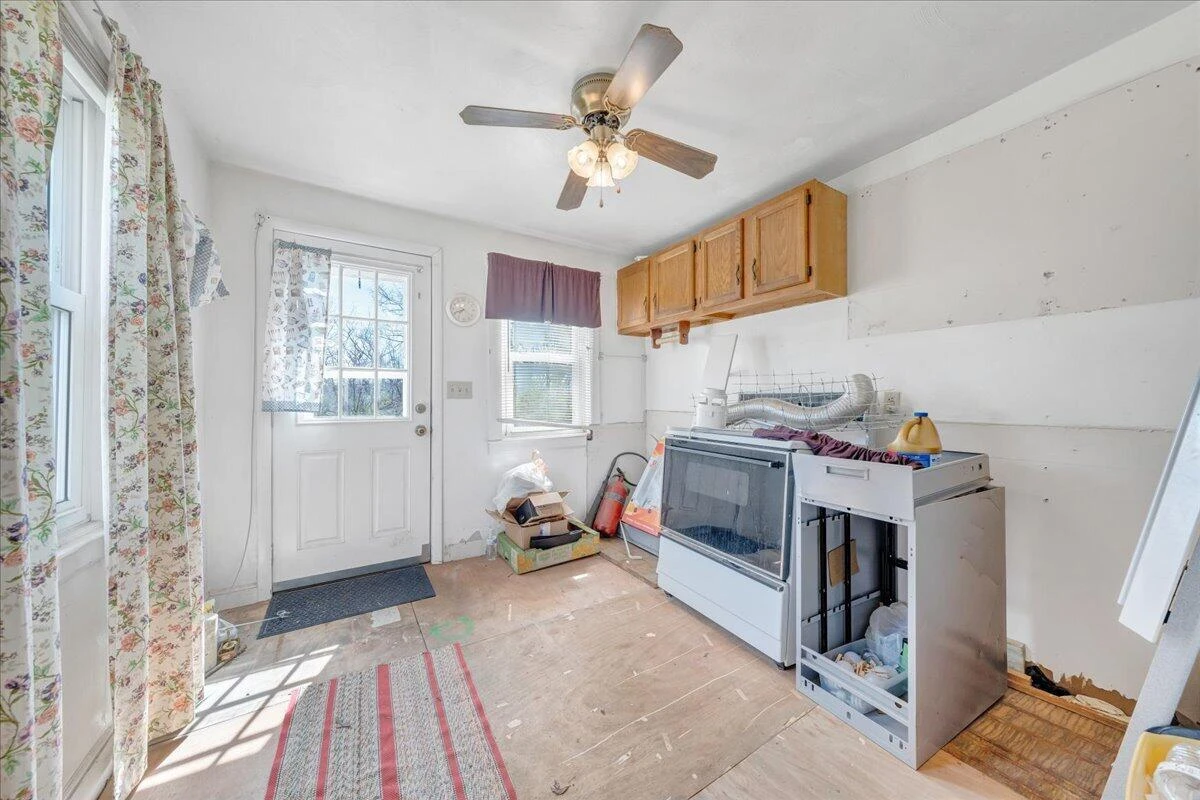 1433 Gladstone AVE - Photo 13