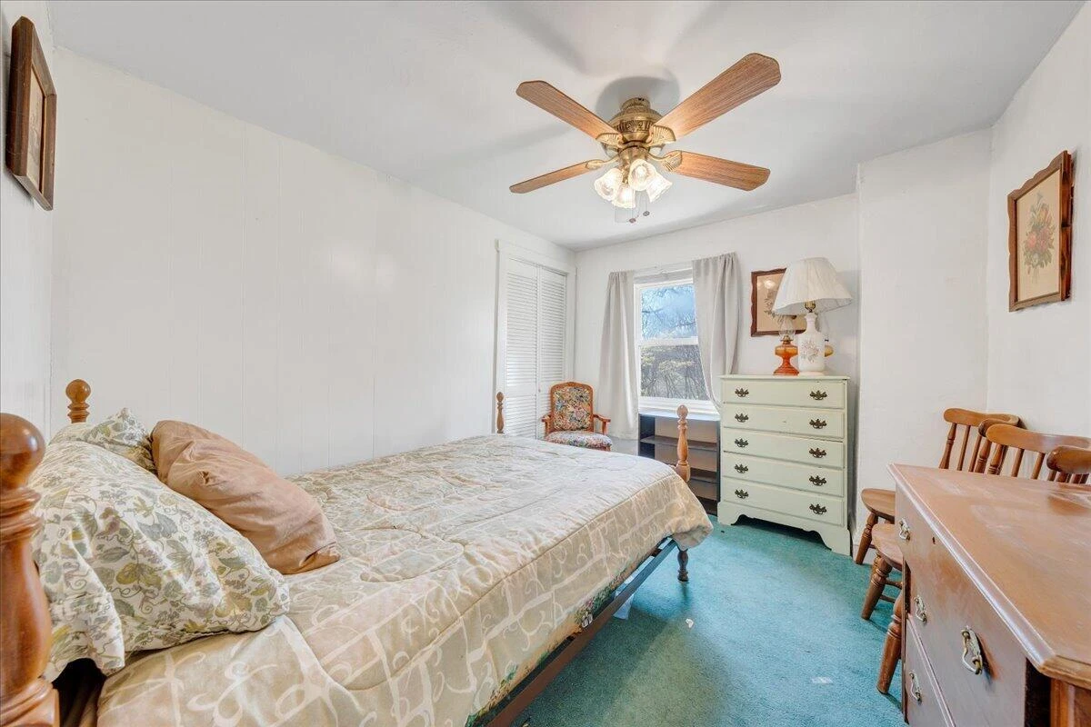 1433 Gladstone AVE - Photo 15