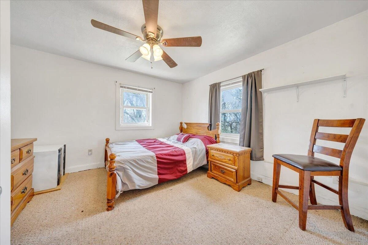 1433 Gladstone AVE - Photo 16