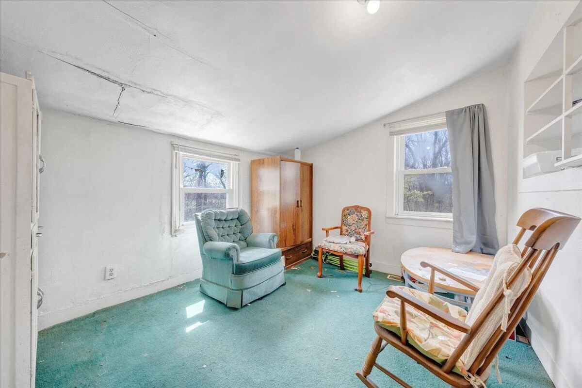 1433 Gladstone AVE - Photo 17