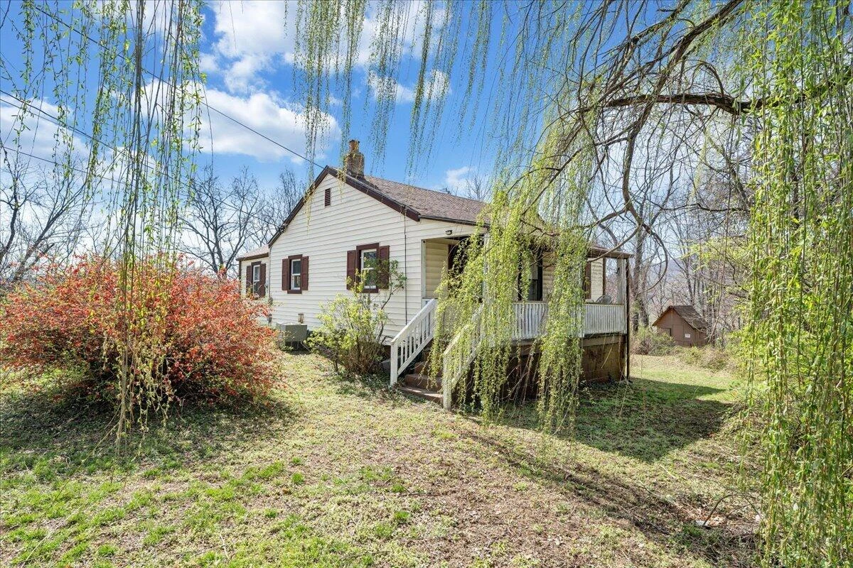 1433 Gladstone AVE - Photo 3