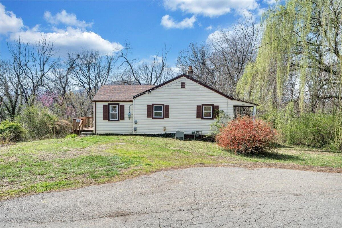1433 Gladstone AVE - Photo 21