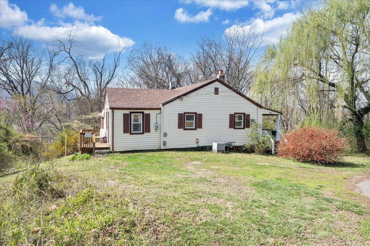 1433 Gladstone AVE - Photo 22