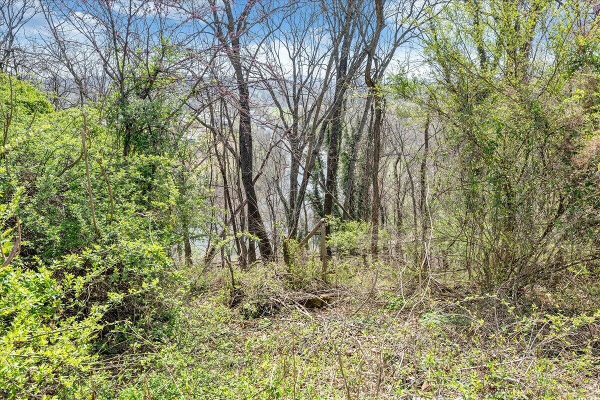 1433 Gladstone AVE - Photo 23