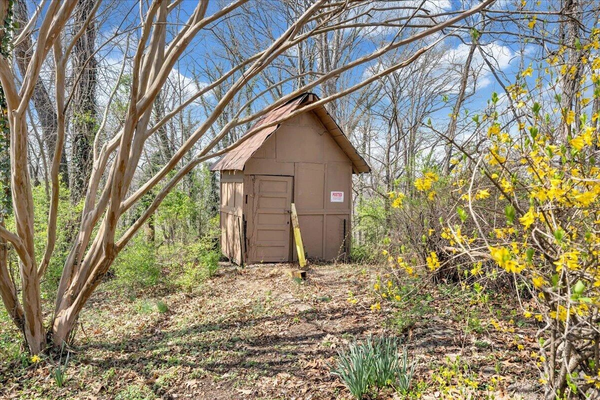 1433 Gladstone AVE - Photo 24