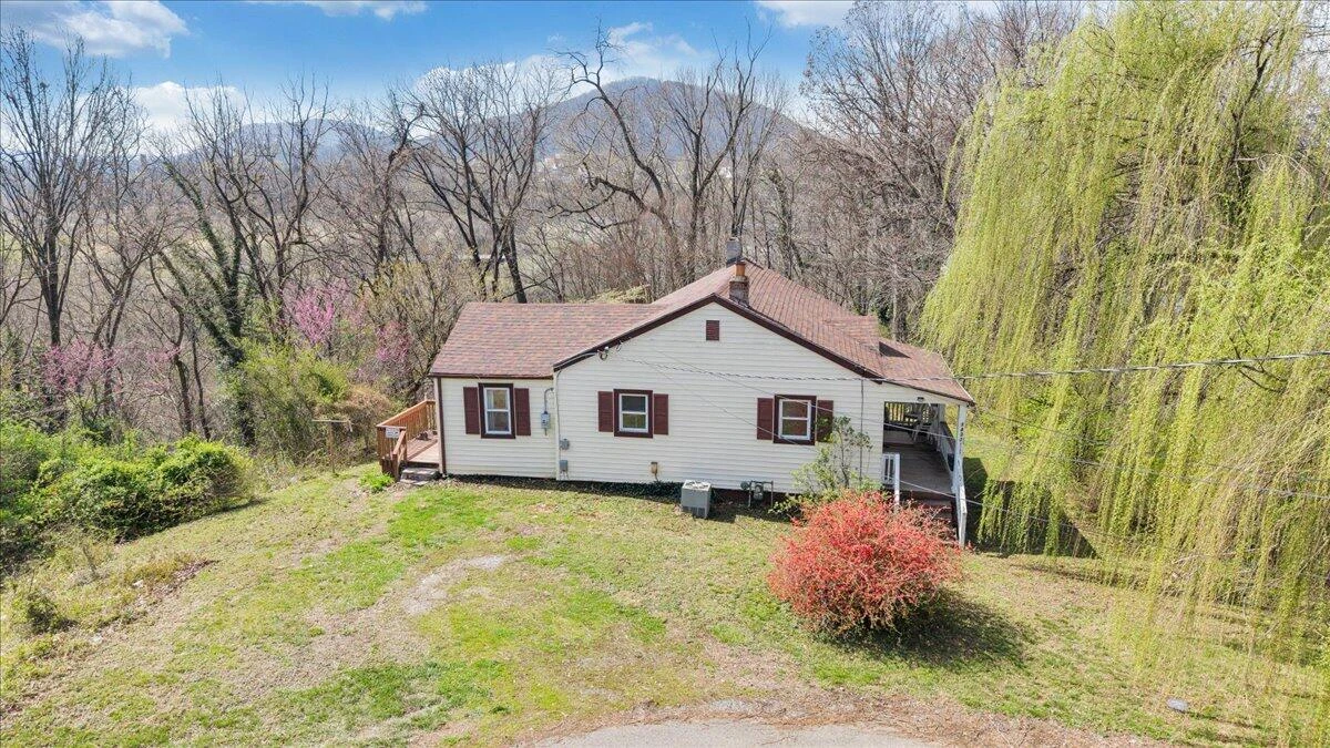 1433 Gladstone AVE - Photo 26