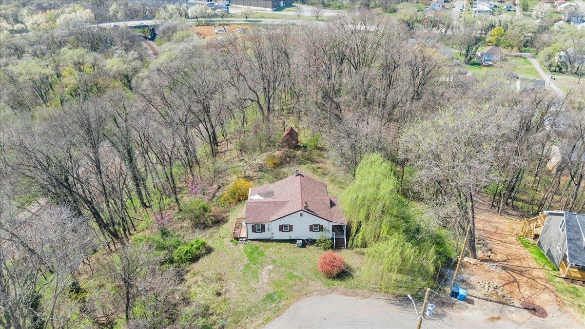 1433 Gladstone AVE - Photo 27