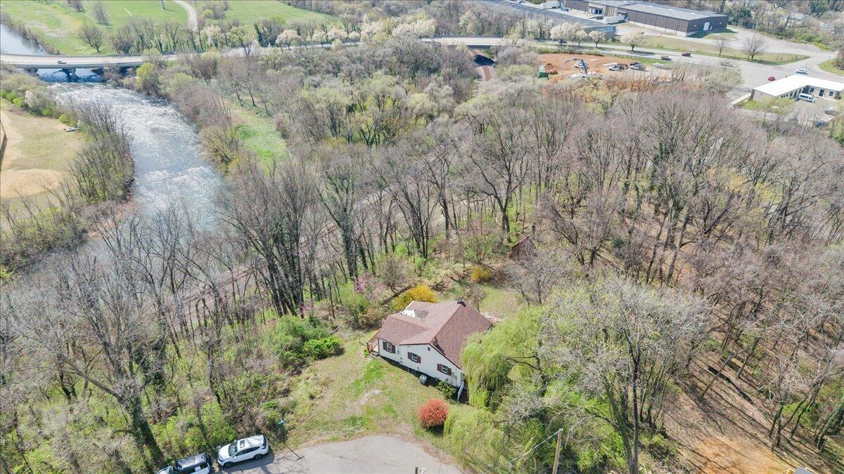 1433 Gladstone AVE - Photo 29