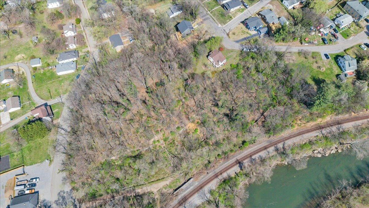 1433 Gladstone AVE - Photo 40