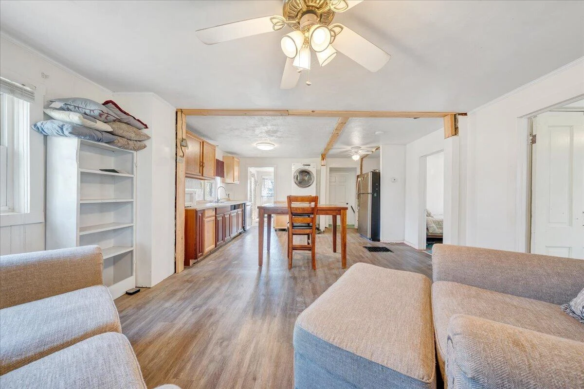 1433 Gladstone AVE - Photo 6