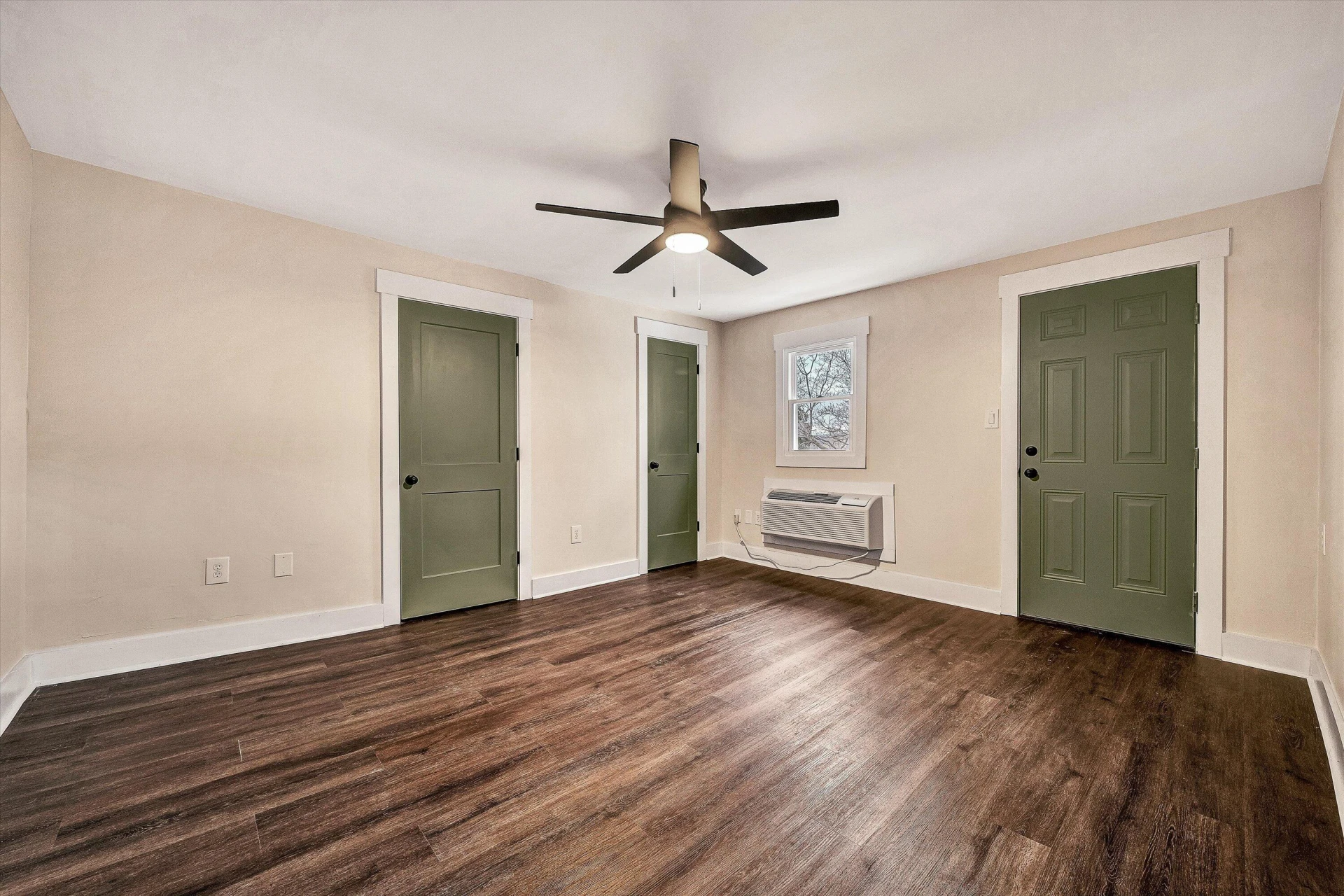 2228 Eastland AVE - Photo 17