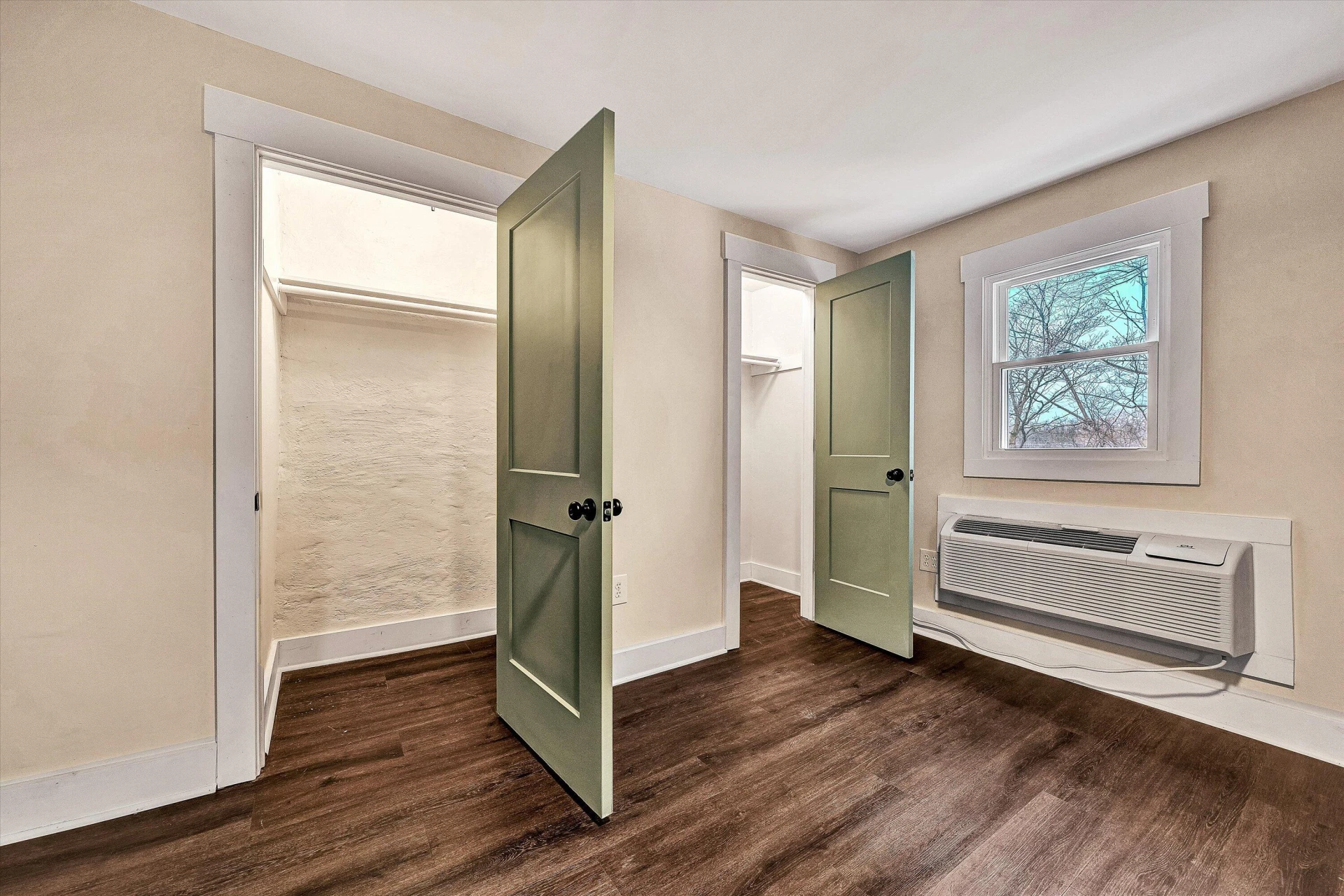 2228 Eastland AVE - Photo 18