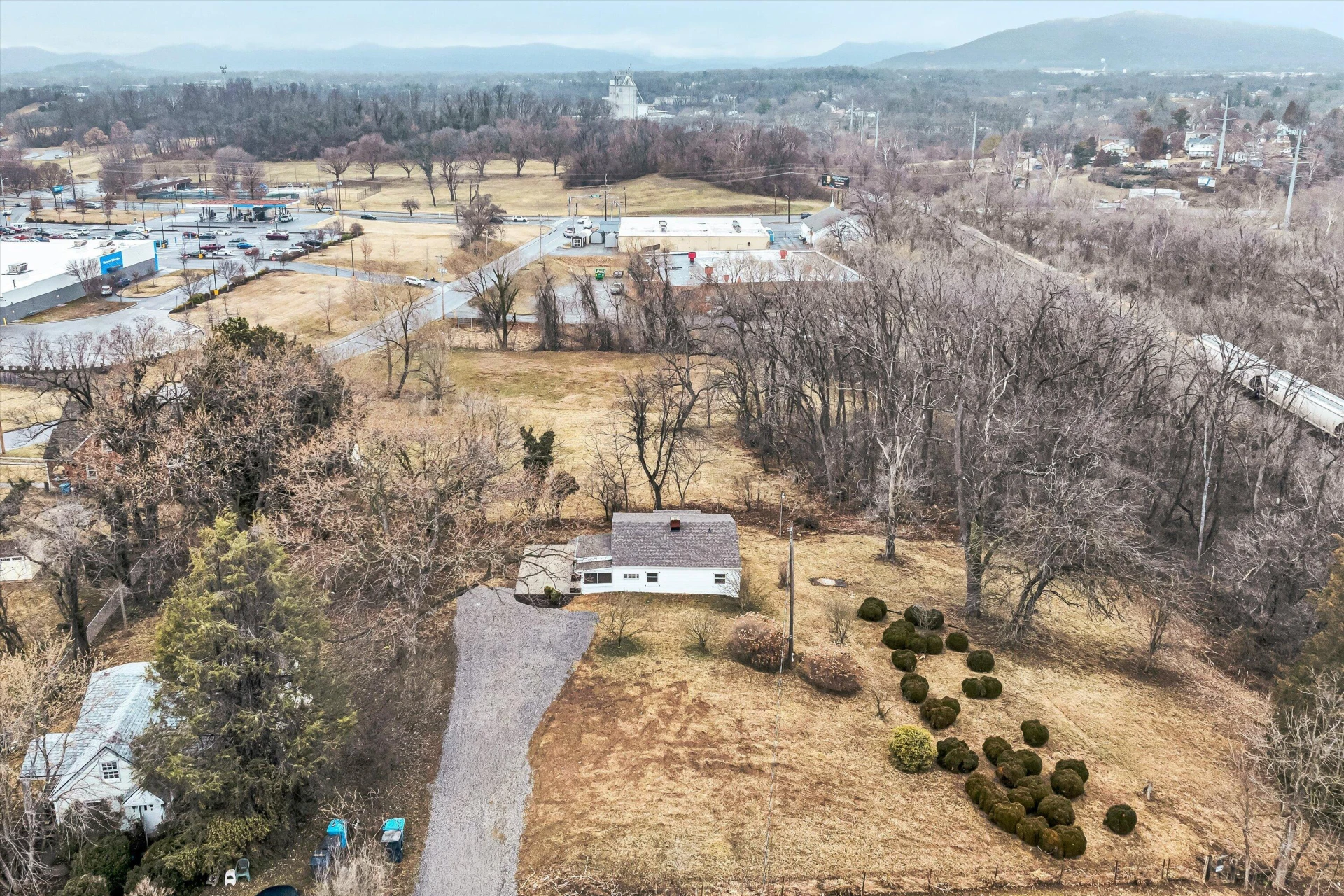 2228 Eastland AVE - Photo 3