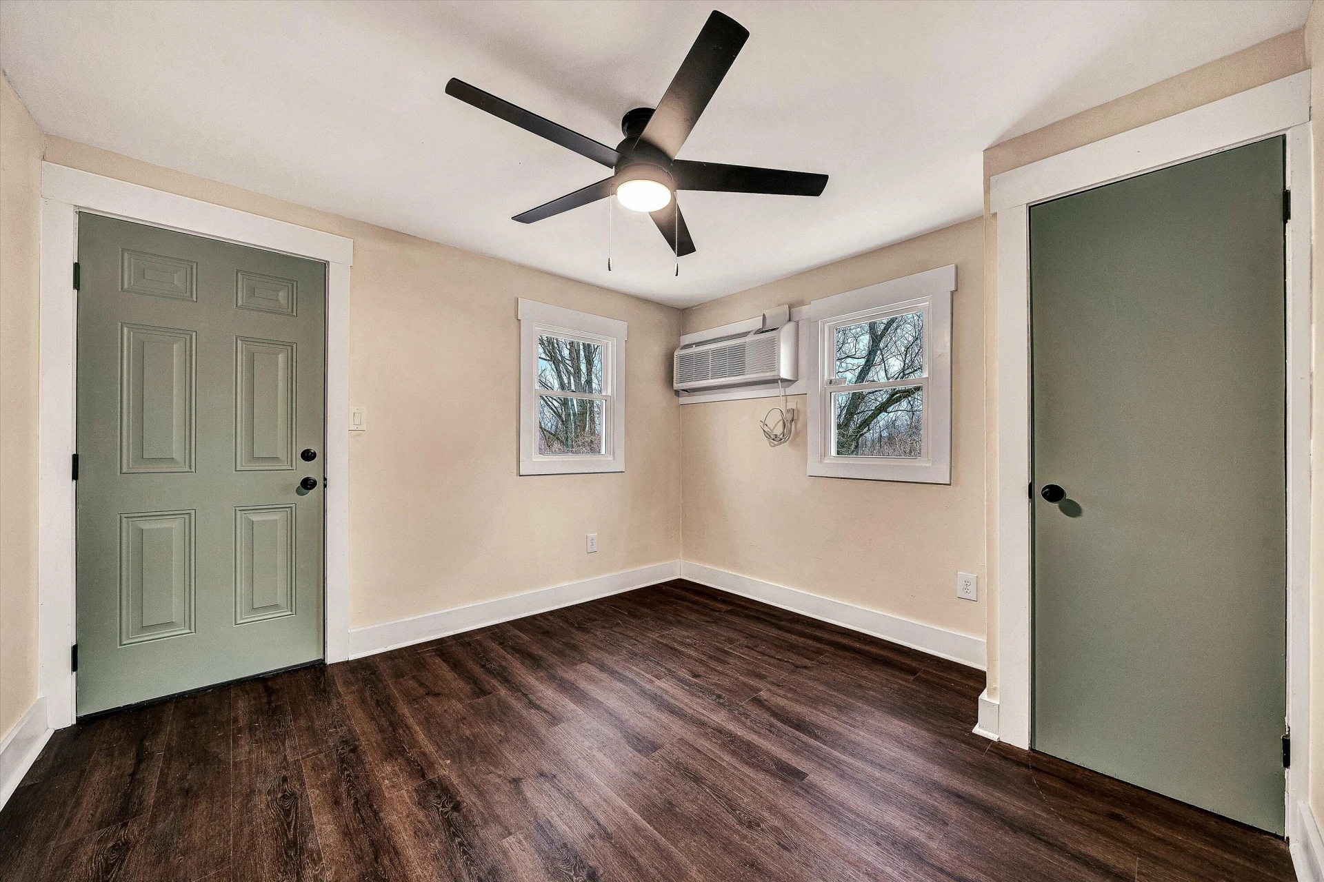 2228 Eastland AVE - Photo 25