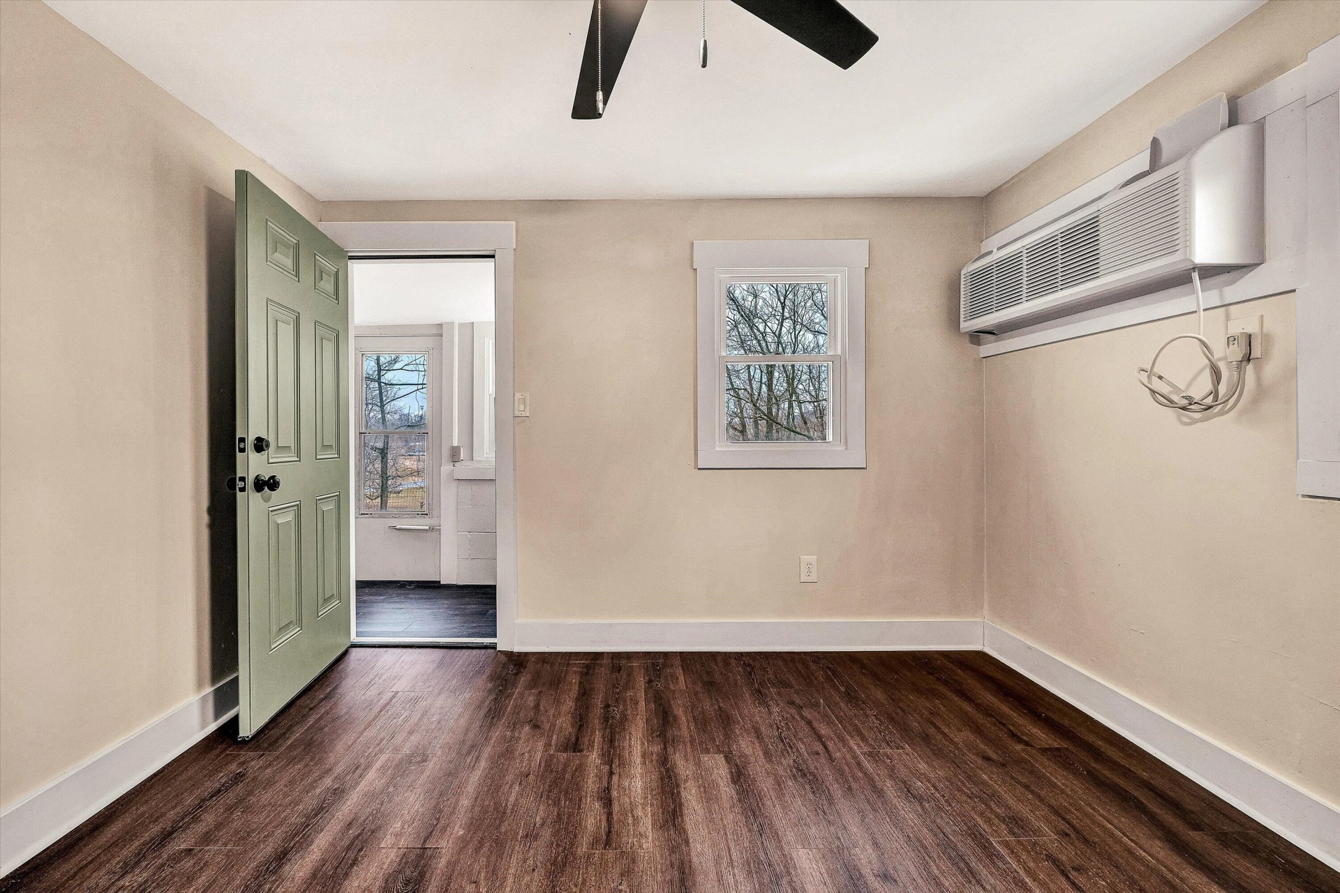 2228 Eastland AVE - Photo 27
