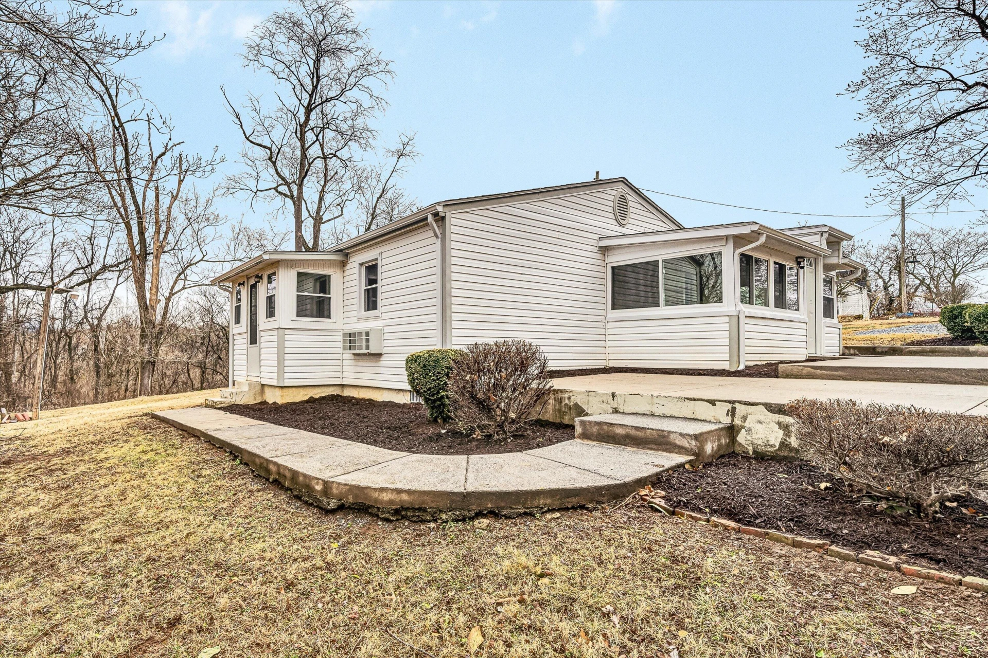 2228 Eastland AVE - Photo 28