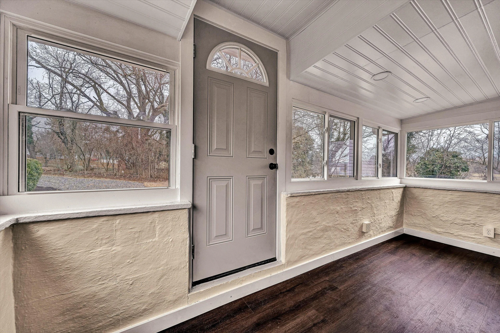 2228 Eastland AVE - Photo 6