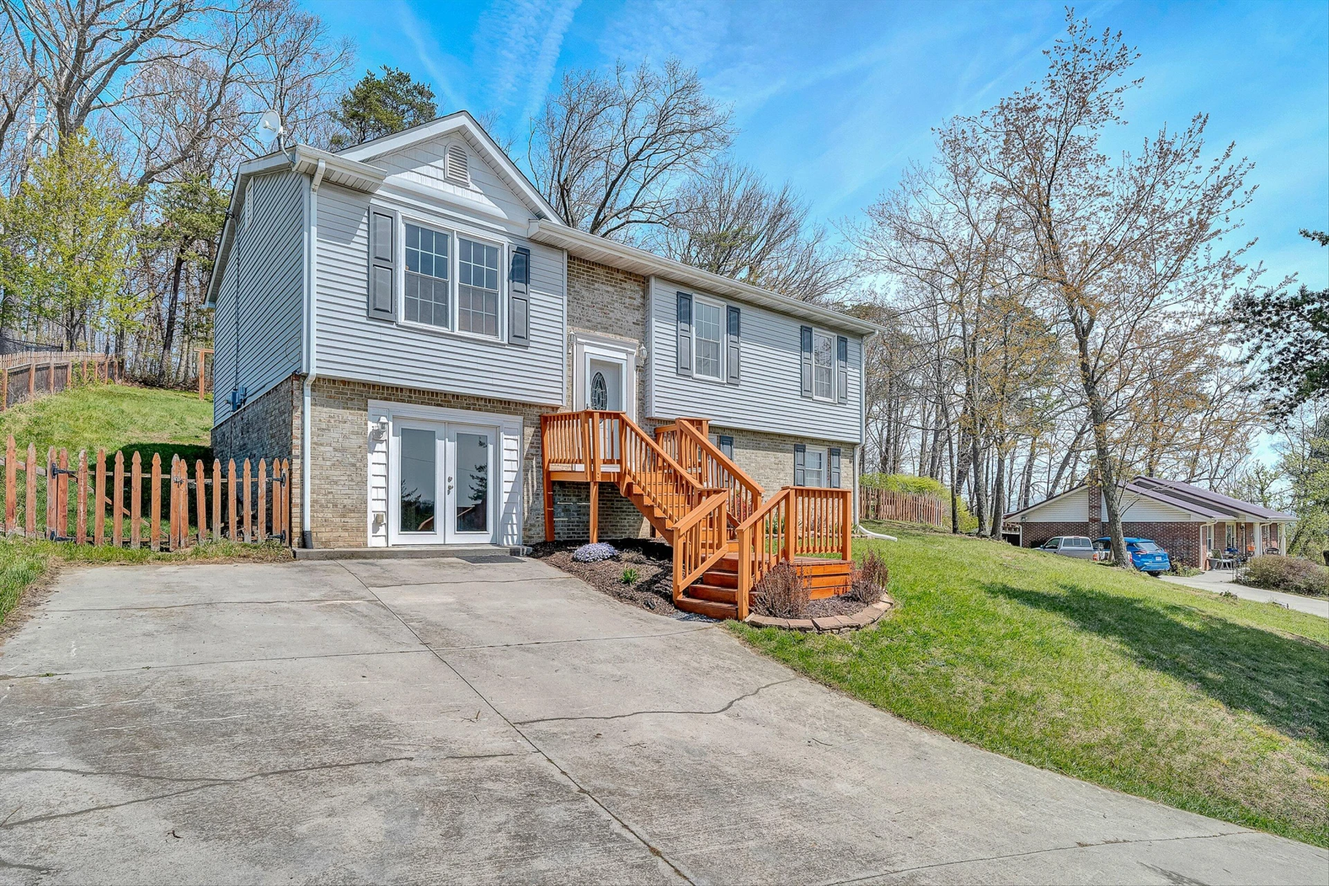 385 Tanglewood DR - Photo 12