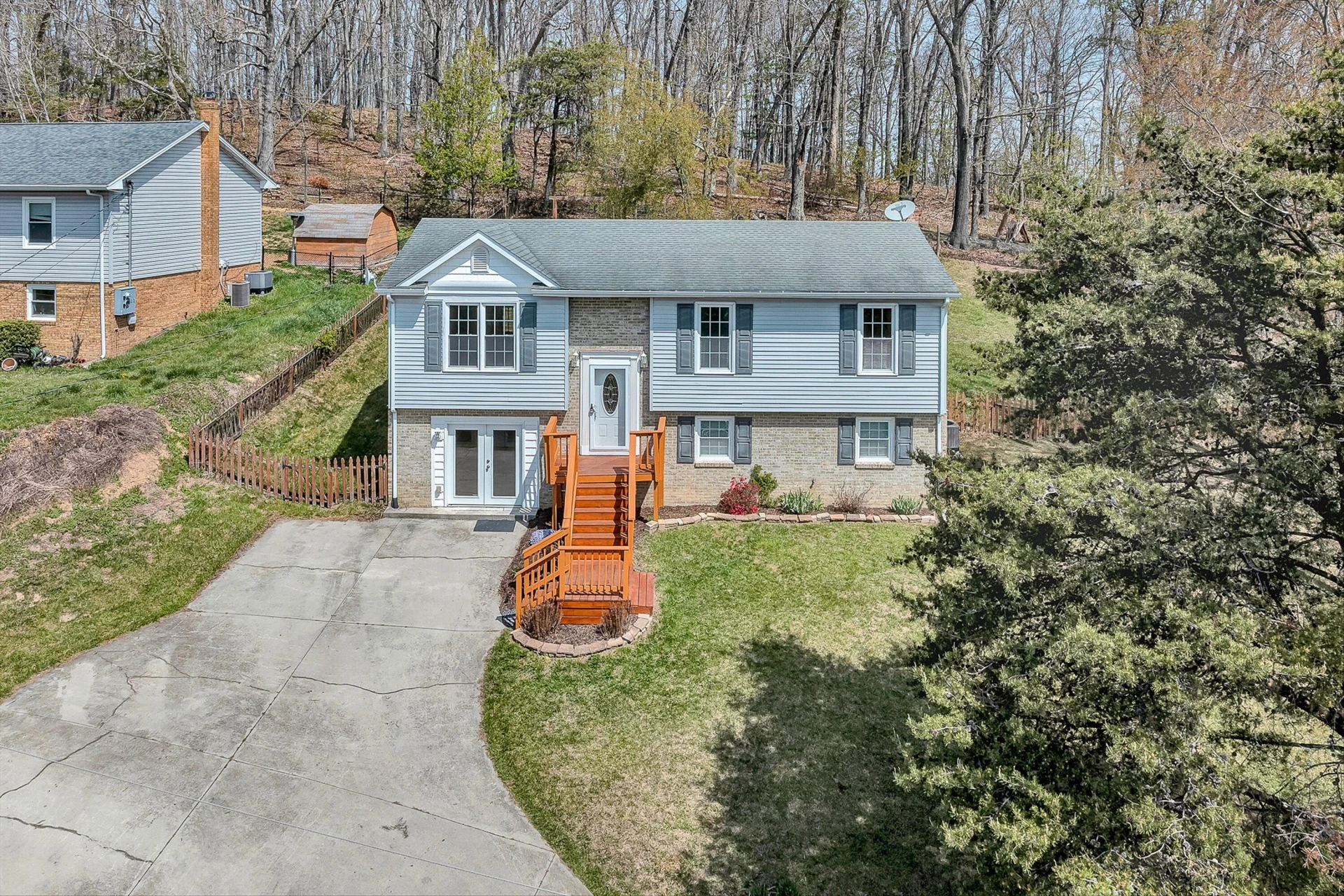 385 Tanglewood DR - Photo 13
