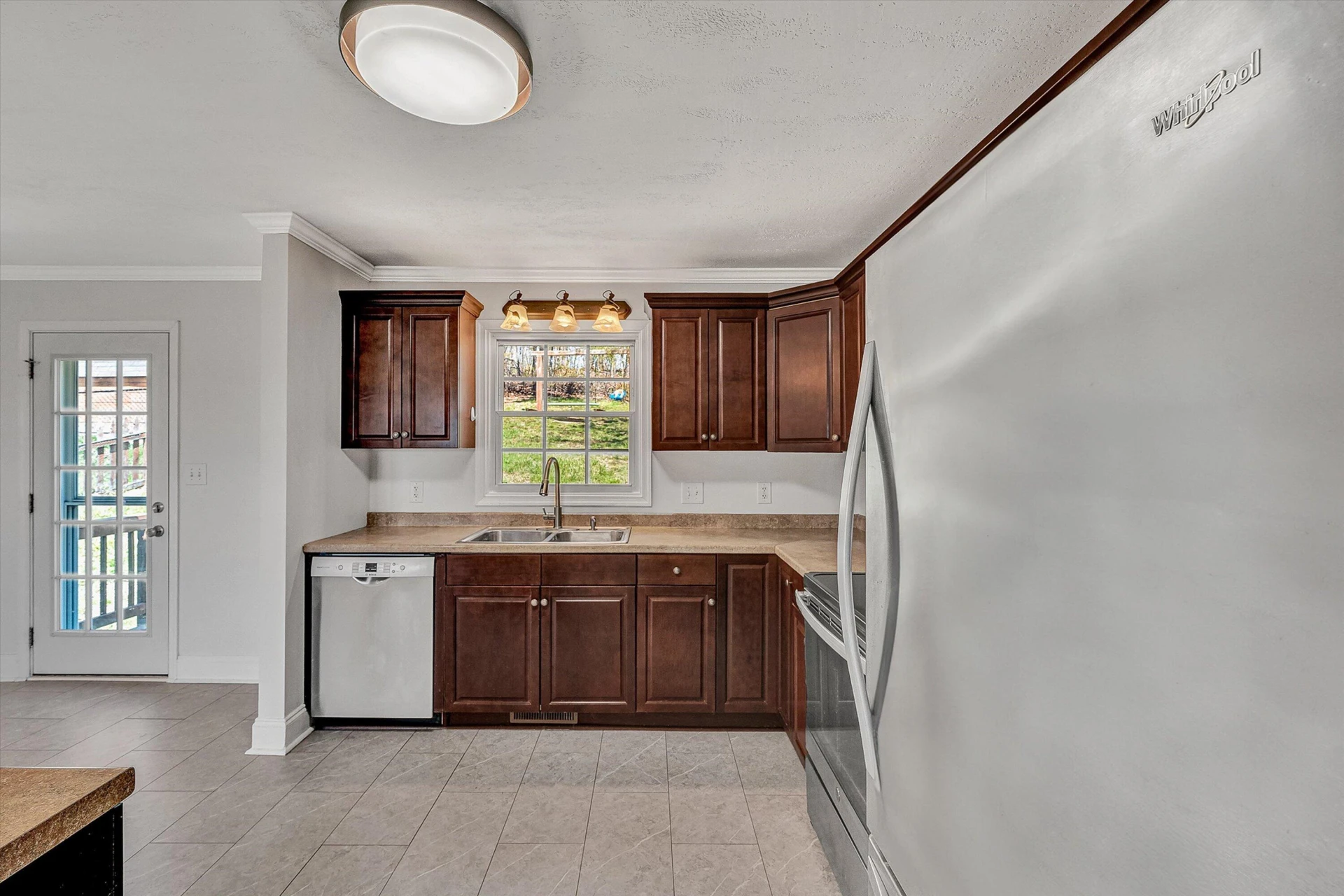 385 Tanglewood DR - Photo 15