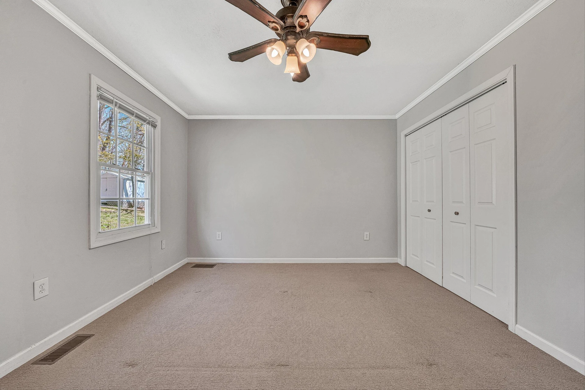 385 Tanglewood DR - Photo 19