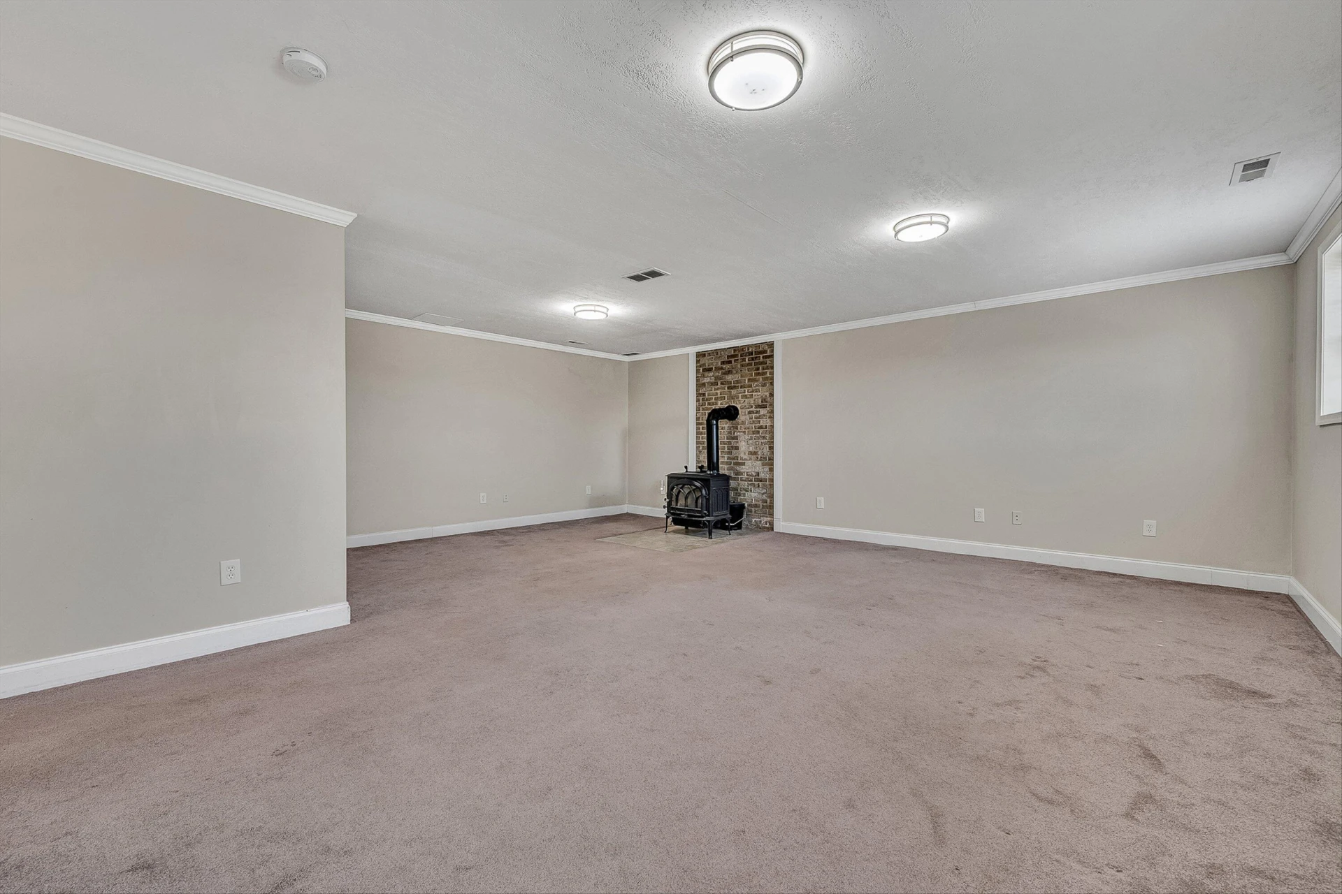 385 Tanglewood DR - Photo 27