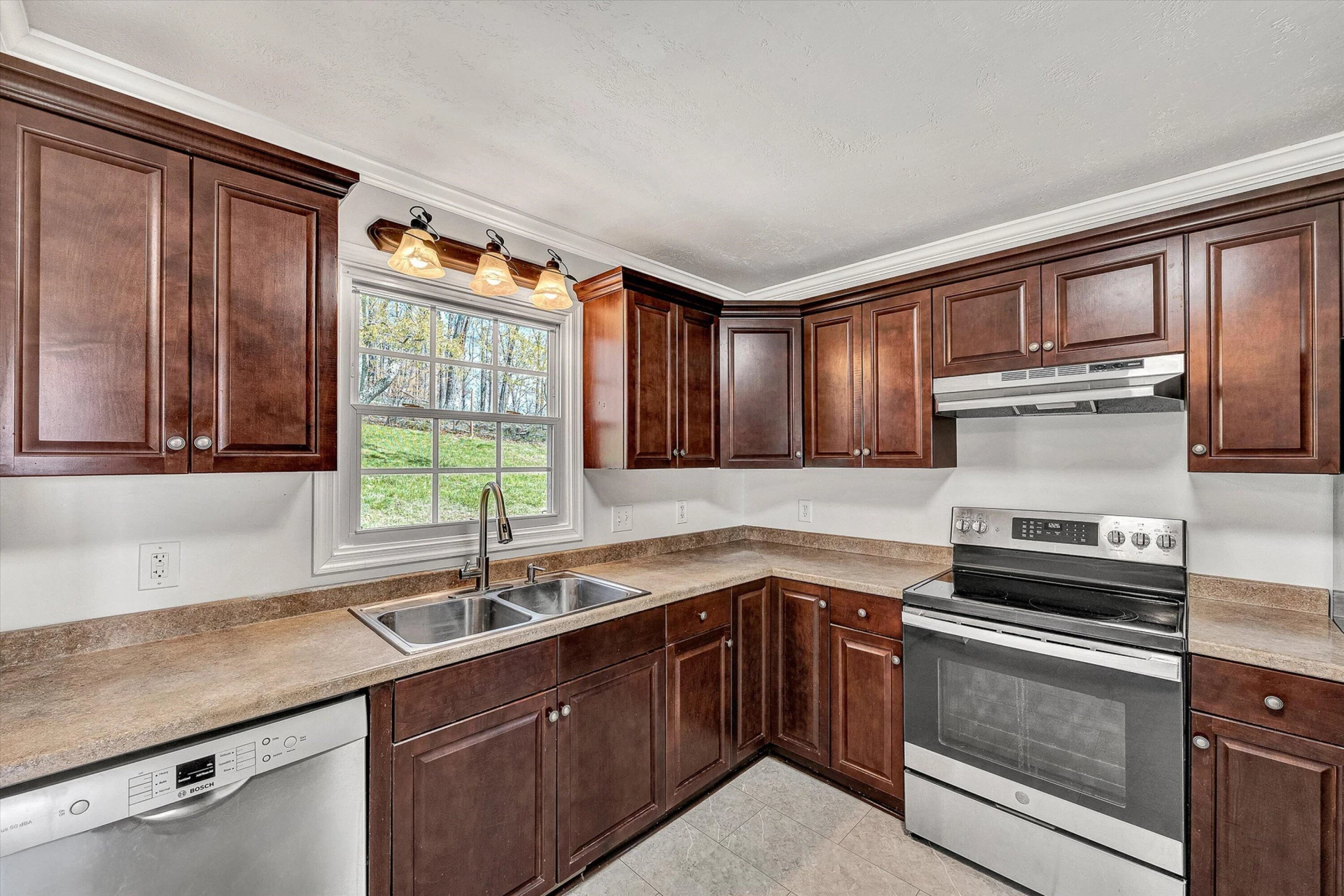 385 Tanglewood DR - Photo 5