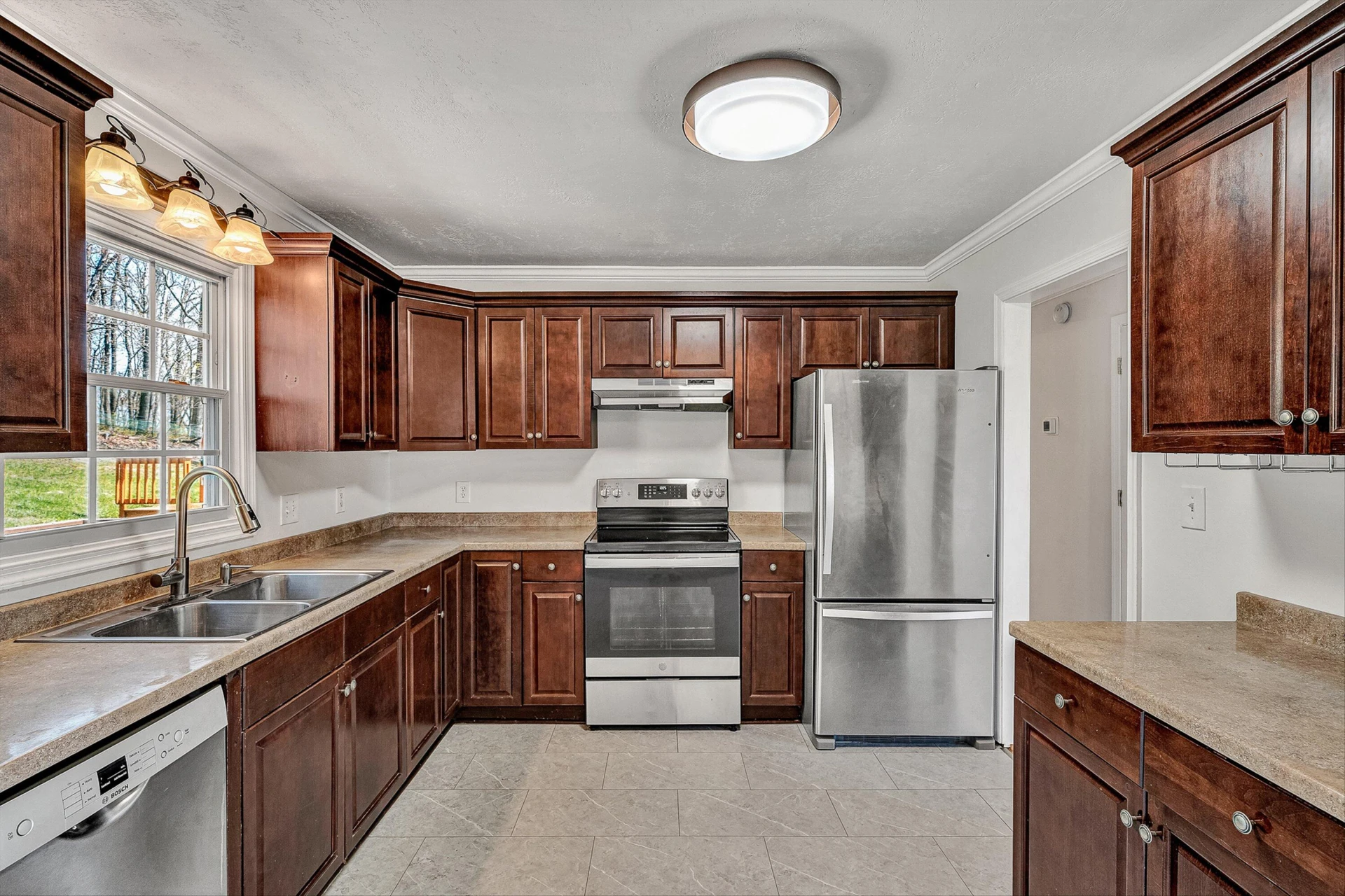 385 Tanglewood DR - Photo 6