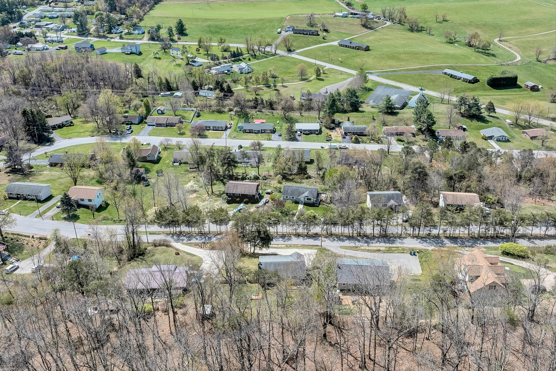 385 Tanglewood DR - Photo 43