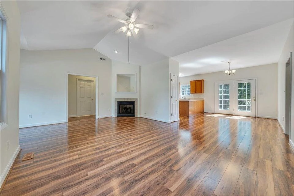 141 Chestnut Creek DR - Photo 18