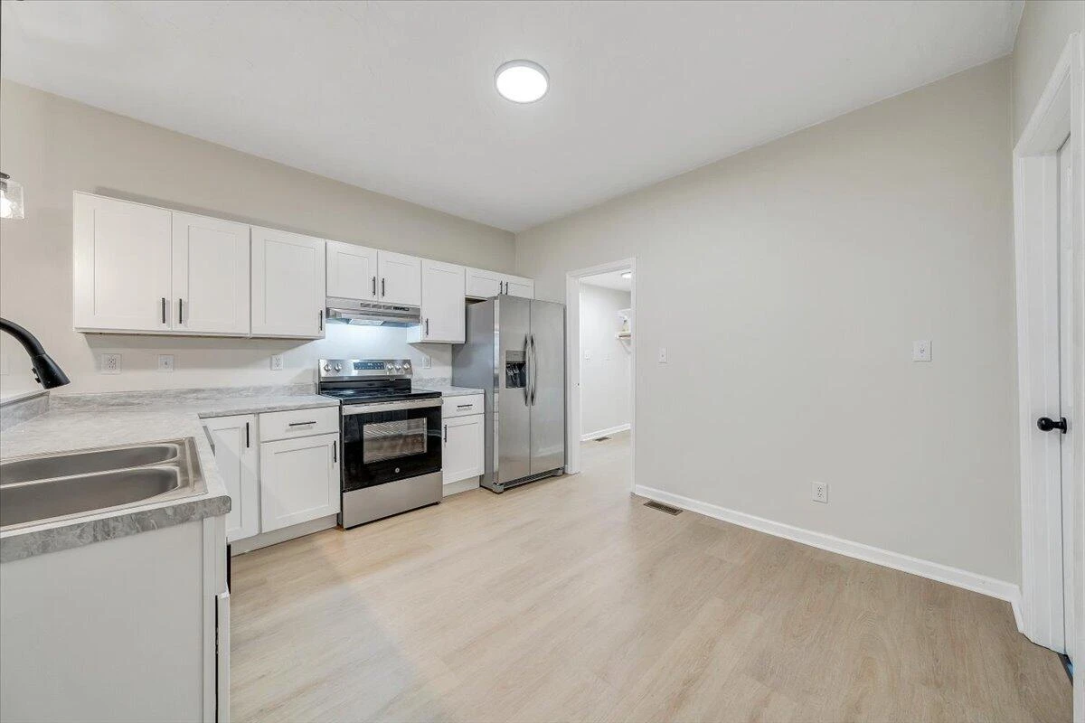 1334 Gillette AVE - Photo 14