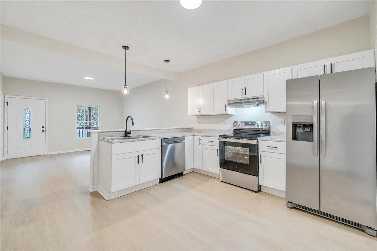 1334 Gillette AVE - Photo 16