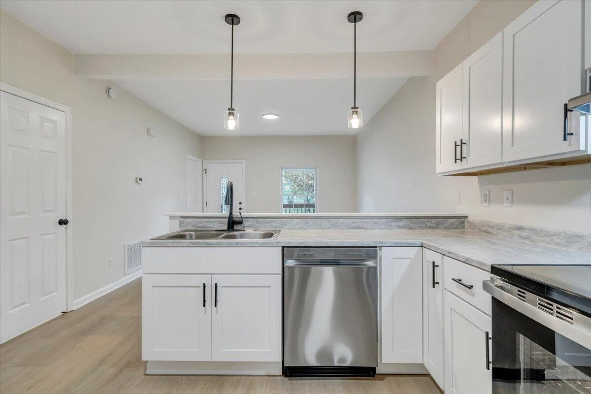 1334 Gillette AVE - Photo 18