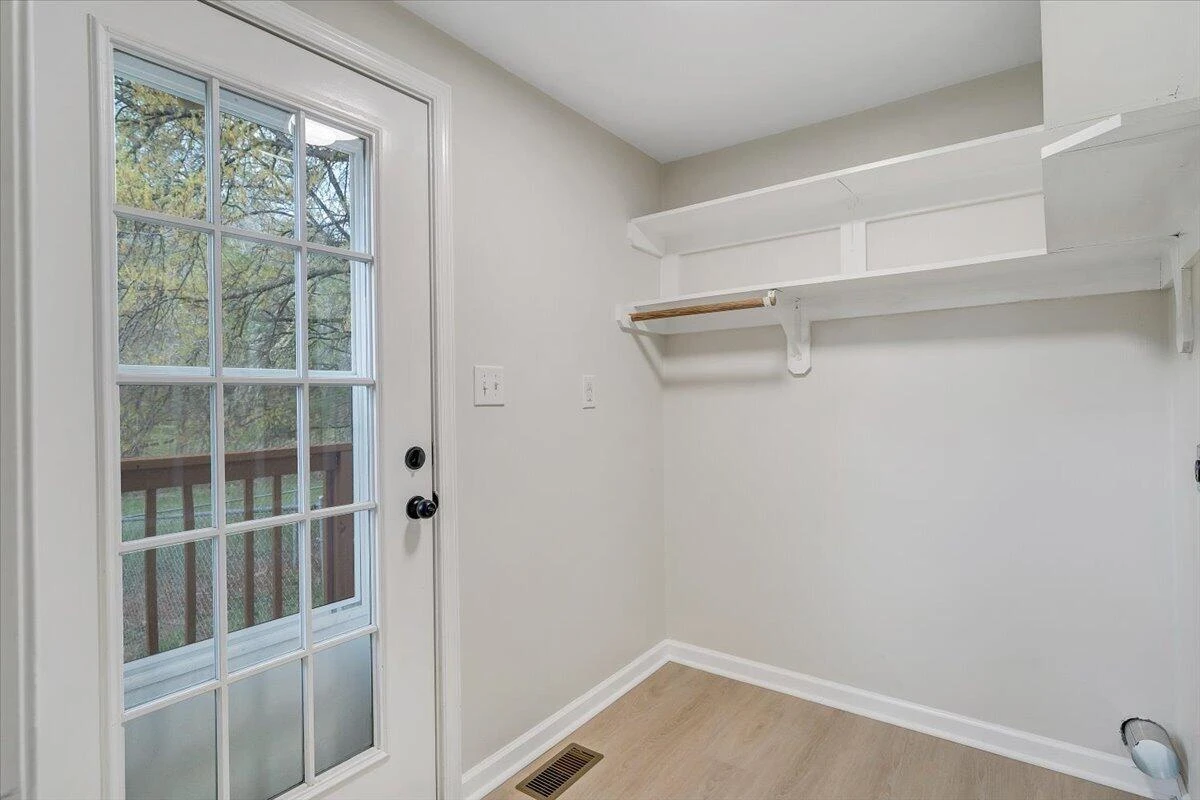 1334 Gillette AVE - Photo 19